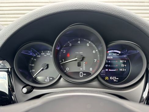 Certified 2025 Porsche Macan image 16