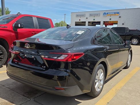 Used 2026 Toyota Camry LE image 4
