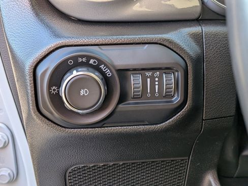 Used 2022 Jeep Wrangler Unlimited Sahara image 13