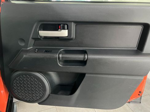 Used 2013 Toyota FJ Cruiser 4WD image 28