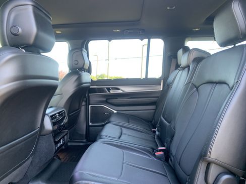 Used 2024 Jeep Wagoneer Series II w/ Convenience Group I RWD image 32