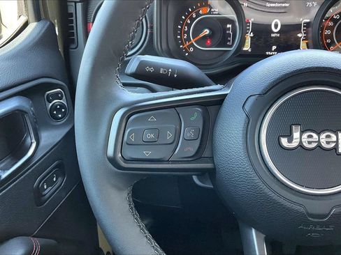 Used 2025 Jeep Wrangler Unlimited Rubicon w/ Safety Group AWD/4WD image 29
