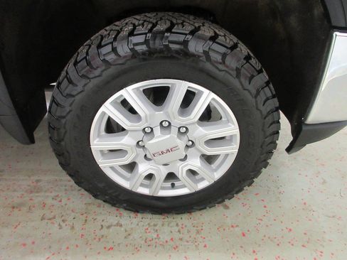 Used 2021 GMC Sierra 2500 SLT w/ SLT Preferred Package image 11