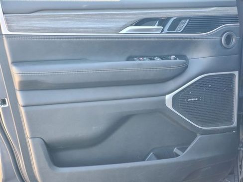 Used 2024 Jeep Wagoneer L Series II w/ Flexible Seating Group image 29