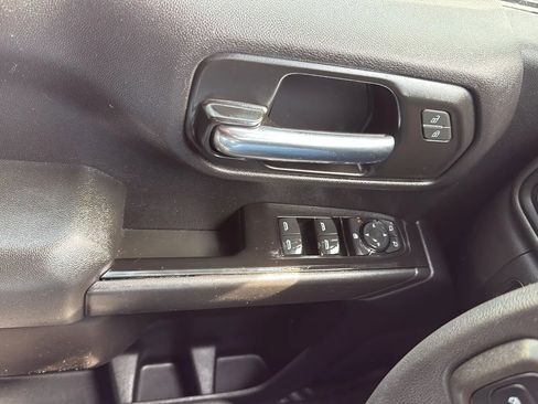 Used 2019 Chevrolet Silverado 1500 Custom w/ Custom Value Package image 18