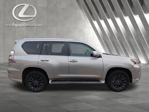 Used 2020 Lexus GX 460 Premium w/ Premium Package image 4