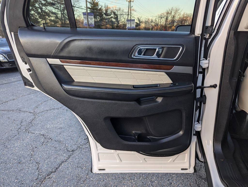 Used 2018 Ford Explorer Platinum AWD/4WD image 36