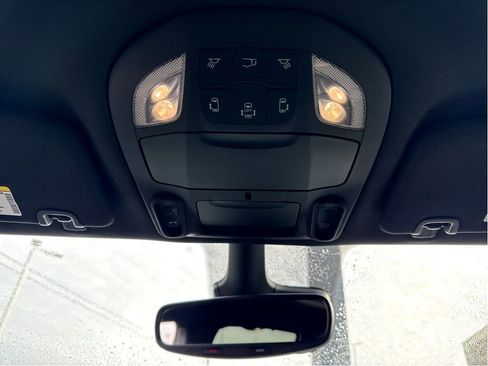 Used 2025 Chrysler Pacifica Limited image 24