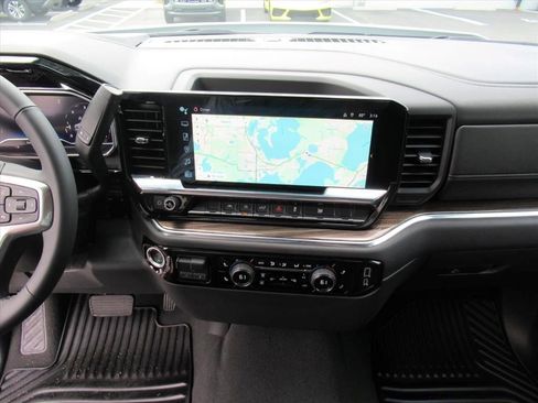 Certified 2025 Chevrolet Silverado 1500 LT image 24