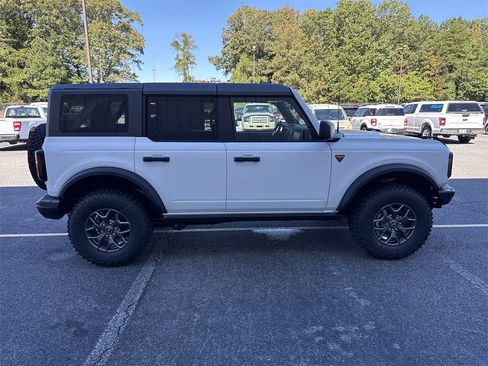 New 2025 Ford Bronco Badlands image 8