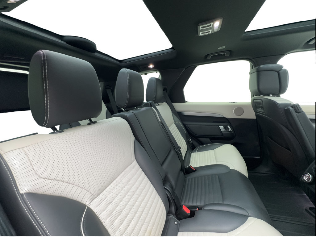 Used 2023 Land Rover Discovery HSE R-Dynamic AWD/4WD image 32