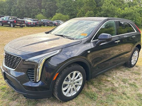 Used 2023 Cadillac XT4 Luxury w/ Cold Weather Package FWD image 3