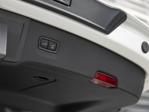 Certified 2026 Porsche Cayenne AWD/4WD image 29