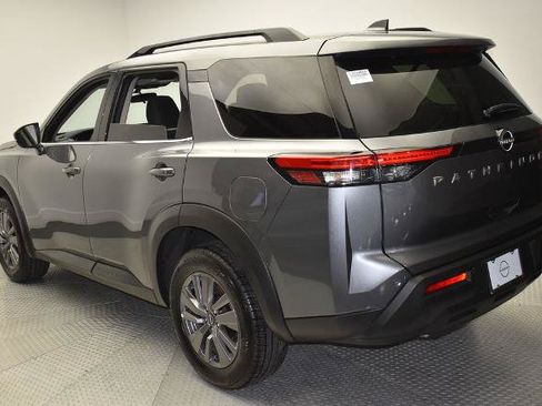 Certified 2025 Nissan Pathfinder SV FWD image 7