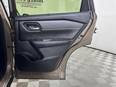 Used 2025 Nissan Rogue SL w/ Tech Package FWD image 30