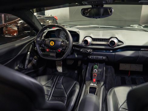 Used 2018 Ferrari 812 Superfast RWD image 4