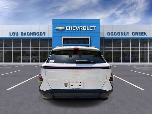 Used 2025 Hyundai Kona SEL FWD image 7