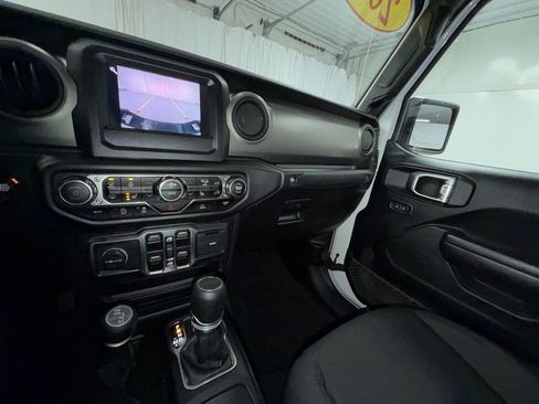 Used 2021 Jeep Gladiator Sport image 14