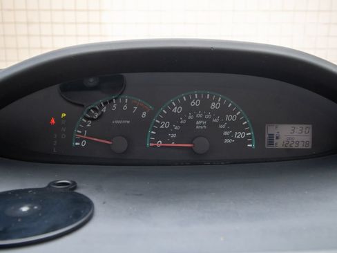 Used 2010 Toyota Yaris Sedan FWD image 29