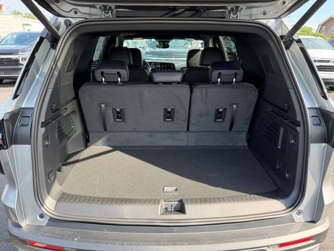 New 2026 Chevrolet Traverse LT w/ Driver Confidence Package FWD image 7
