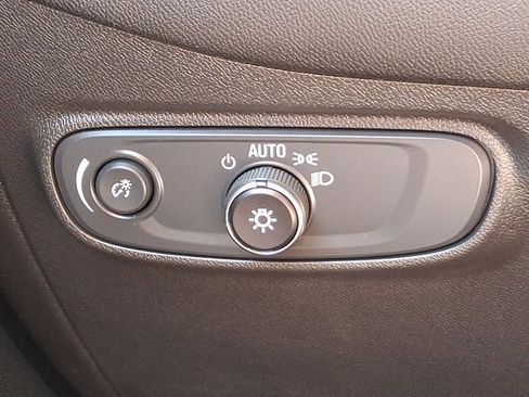 Used 2022 Chevrolet Equinox LT image 24