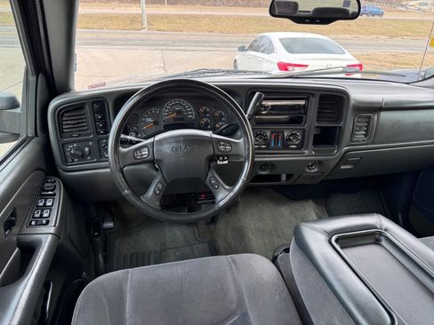 Used 2005 GMC Sierra 2500 SLE w/ Skid Plate Package image 16
