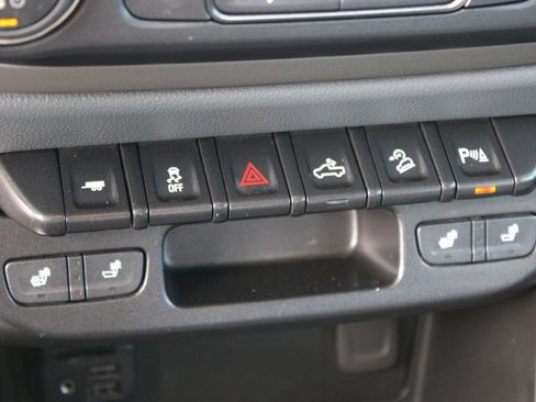 Used 2019 Chevrolet Colorado Z71 AWD/4WD image 17