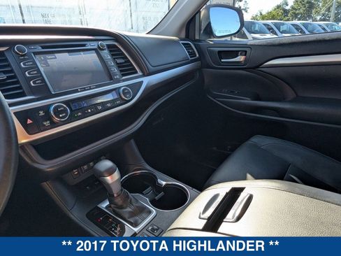 Used 2017 Toyota Highlander XLE image 32