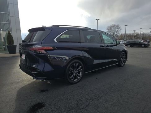 Certified 2021 Toyota Sienna XSE FWD image 8