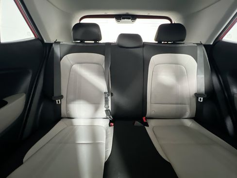 Used 2025 Hyundai Venue SEL FWD image 32