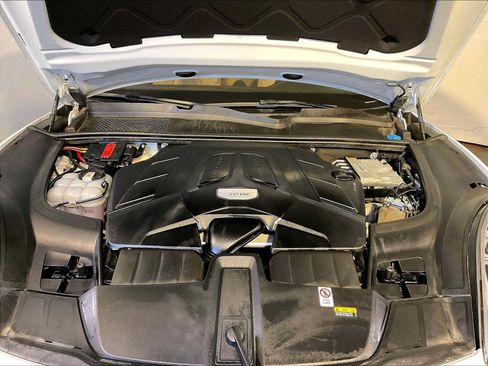Certified 2023 Porsche Cayenne Coupe AWD/4WD image 32