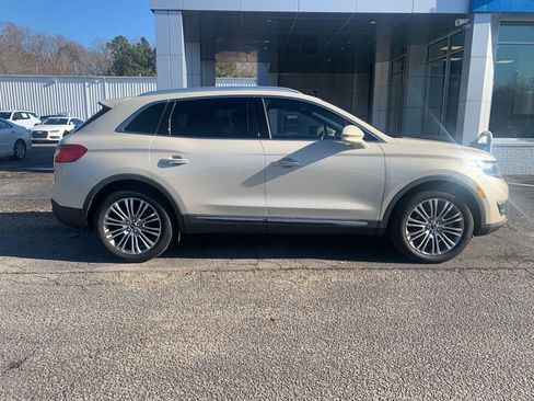 Used 2016 Lincoln MKX Reserve w/ Driver Assistance Package image 6