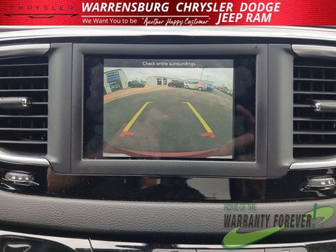 Used 2020 Chrysler Pacifica Touring-L FWD image 22
