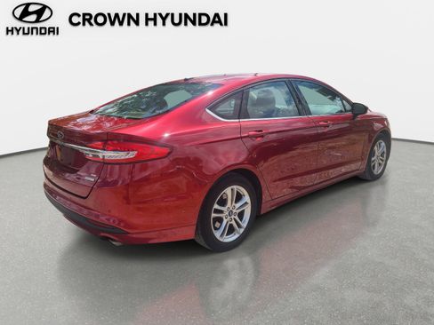 Used 2018 Ford Fusion SE w/ Fusion SE Technology Package FWD image 4