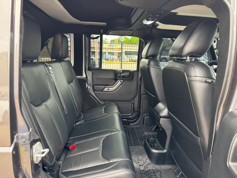 Used 2018 Jeep Wrangler Unlimited Sahara AWD/4WD image 30