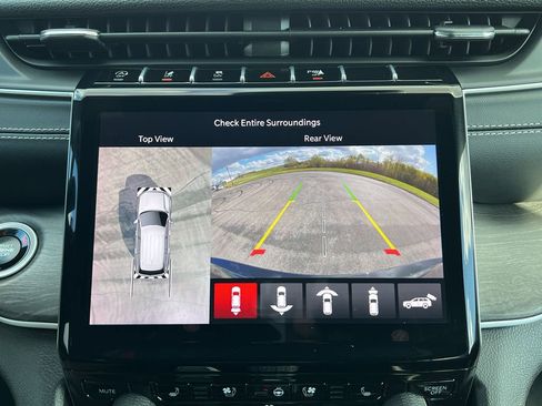 Used 2024 Jeep Grand Cherokee Limited w/ Luxury Tech Group II image 28