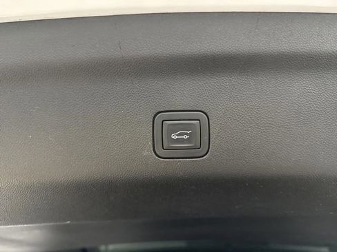 Used 2023 Chevrolet Suburban Z71 w/ Luxury Package image 16