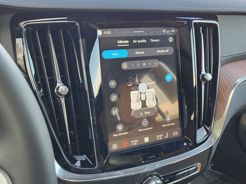 New 2026 Volvo V60 B5 Cross Country Ultra w/ Protection Package Premier image 9