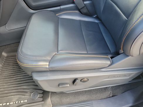 Used 2025 Ford Expedition Tremor AWD/4WD image 10