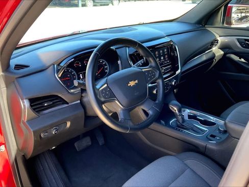 Used 2023 Chevrolet Traverse LT FWD image 17