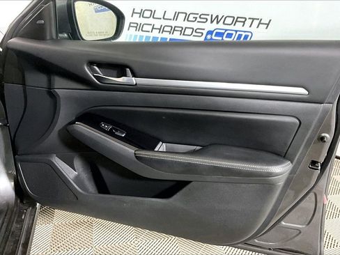 Used 2023 Nissan Altima 2.5 SV image 19
