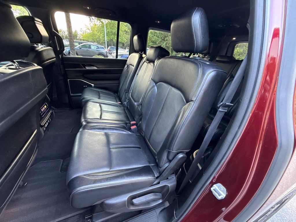 Used 2024 Jeep Wagoneer L Series II w/ Flexible Seating Group AWD/4WD image 31