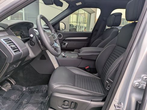 Certified 2024 Land Rover Discovery Dynamic SE image 24