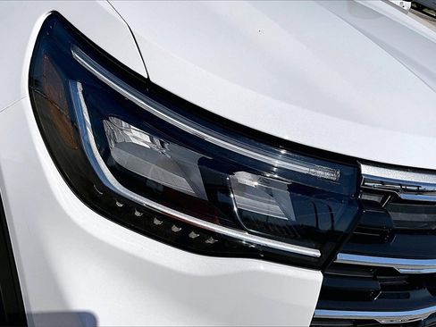 New 2025 Ford Explorer Active w/ Active Comfort Package image 16