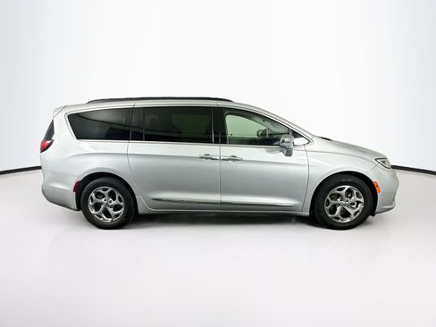 Used 2022 Chrysler Pacifica Limited FWD image 10