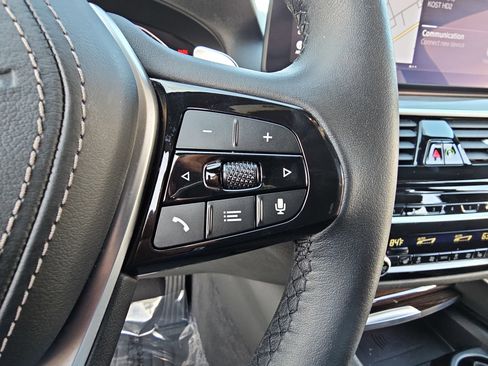 Used 2023 BMW 530i w/ Premium Package image 18