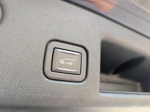 Used 2021 Chevrolet Equinox Premier image 21