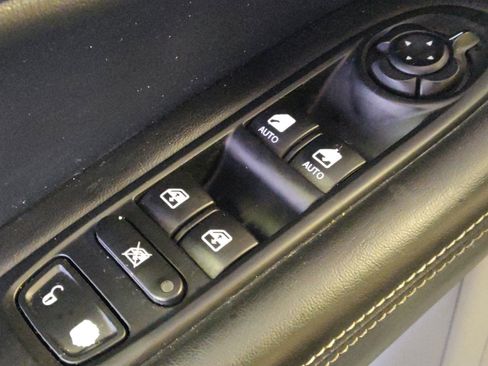 Used 2018 Jeep Compass Latitude FWD image 27