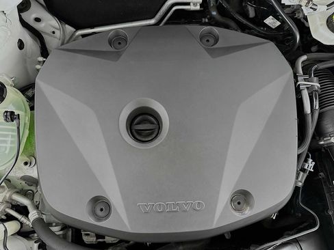 Used 2021 Volvo XC40 T5 R-Design image 29