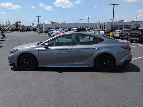 Used 2026 Toyota Camry SE w/ Convenience Package FWD image 4